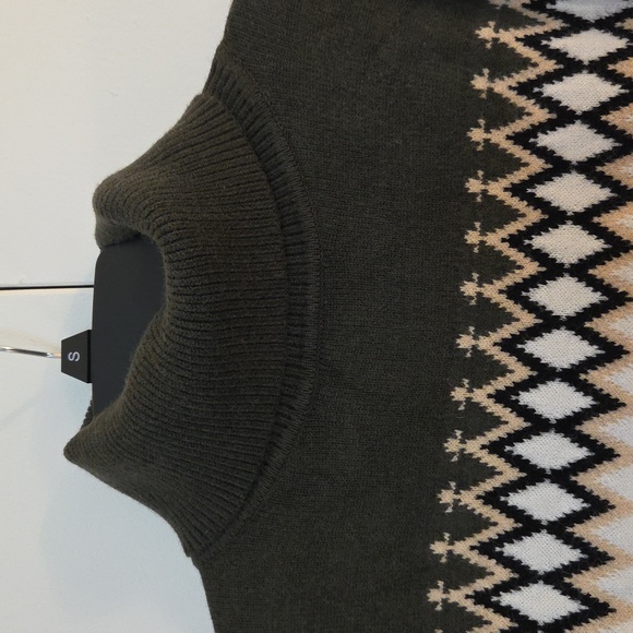 Olive Green Patterned Turtleneck Sweater - Picture 3 of 9